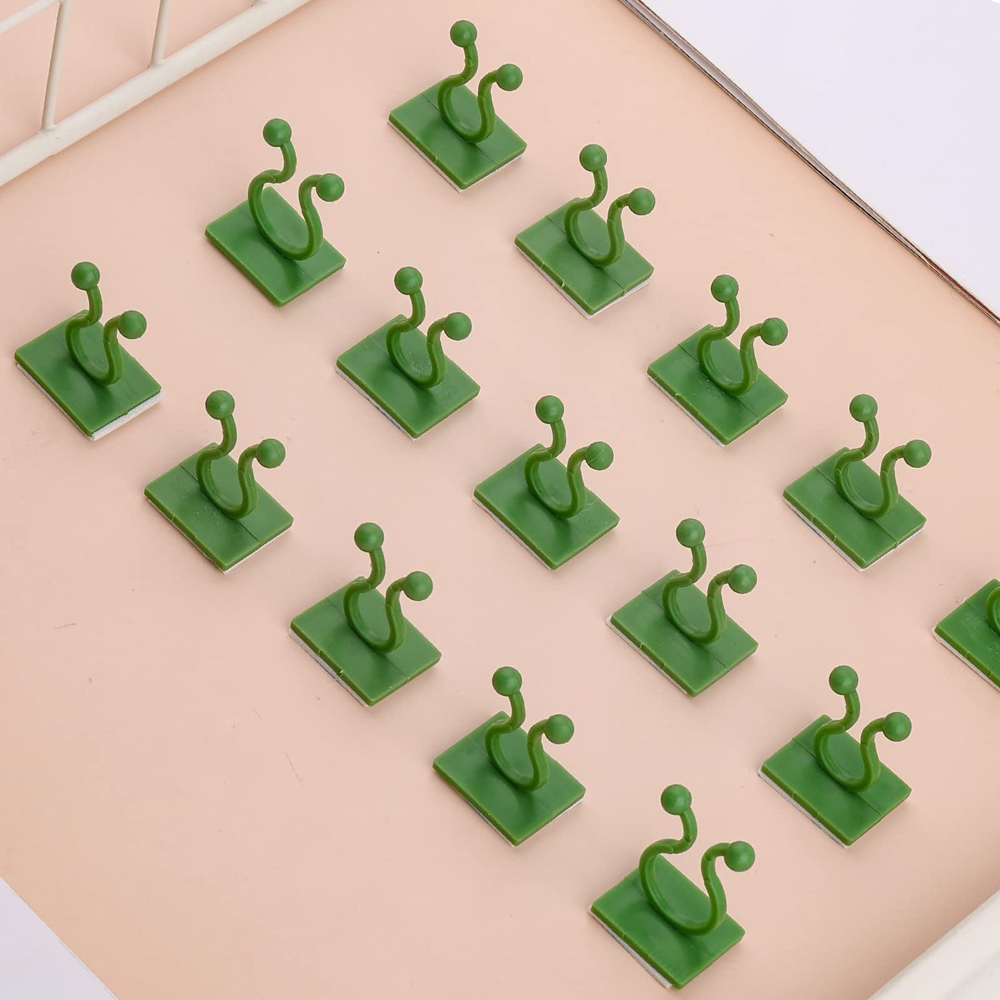 ® 50Pcs Wall Fixture Clips for Plant Climbing Vine Plant Climbing Wall Fixer Self-Adhesive Hook, Wall Vines Fixture Wall Hook Vines Climbing Clip for Home (Green) - Flymaster Shop