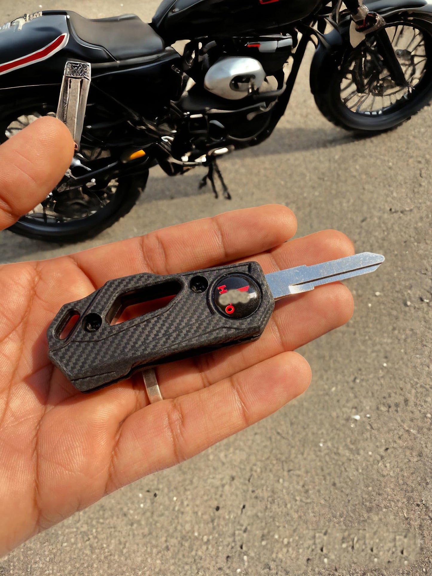 Stylish Carbon Finish Flip Key: Compatible Upgrade for Hero Splendor, NXG & Passion Pro (Left Cut)